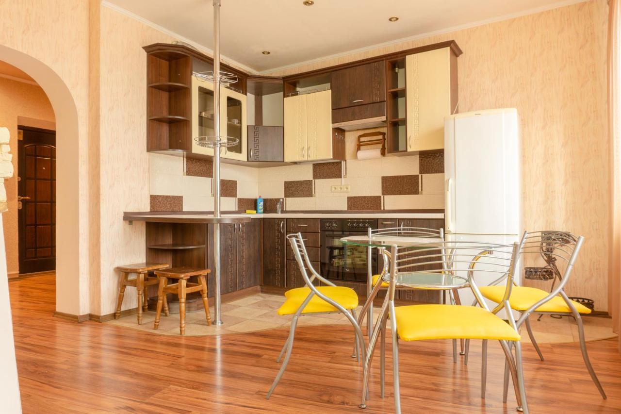 Big Studio Apartment Near River Mall Kyiv Exterior photo