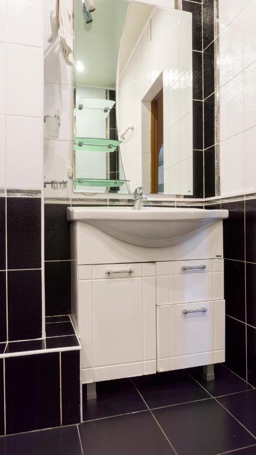 Big Studio Apartment Near River Mall Kyiv Exterior photo