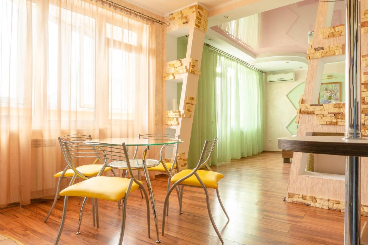 Big Studio Apartment Near River Mall Kyiv Exterior photo